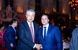 中国驻英国大使刘晓名先生热烈欢迎Mark Gemma等领峰集团成员参加盛宴