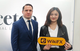 领峰英国负责人与WikiFX实勘人员合照