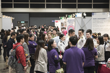 本次活动邀请了各行各业代表设置展览区，让观众近距离了解不同的行业知识，吸引了大批群众前往参观。